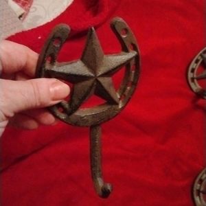 4 Star Hooks And 3 Towels Bar